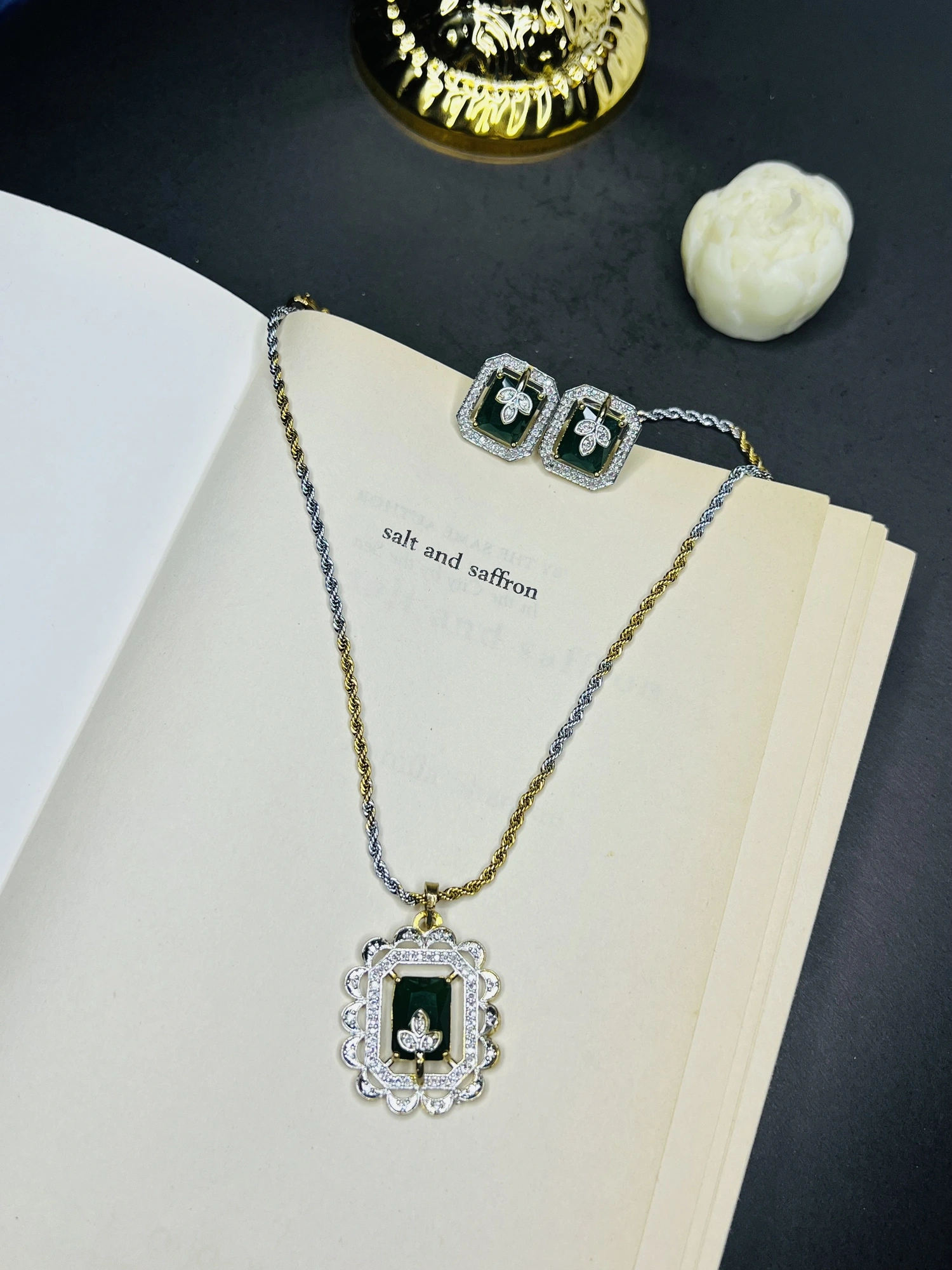 Emerald Stone Gold Silver Chain, photo 1 of 2