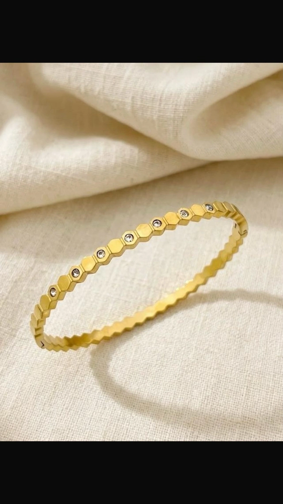 Honeycomb stone handcuff