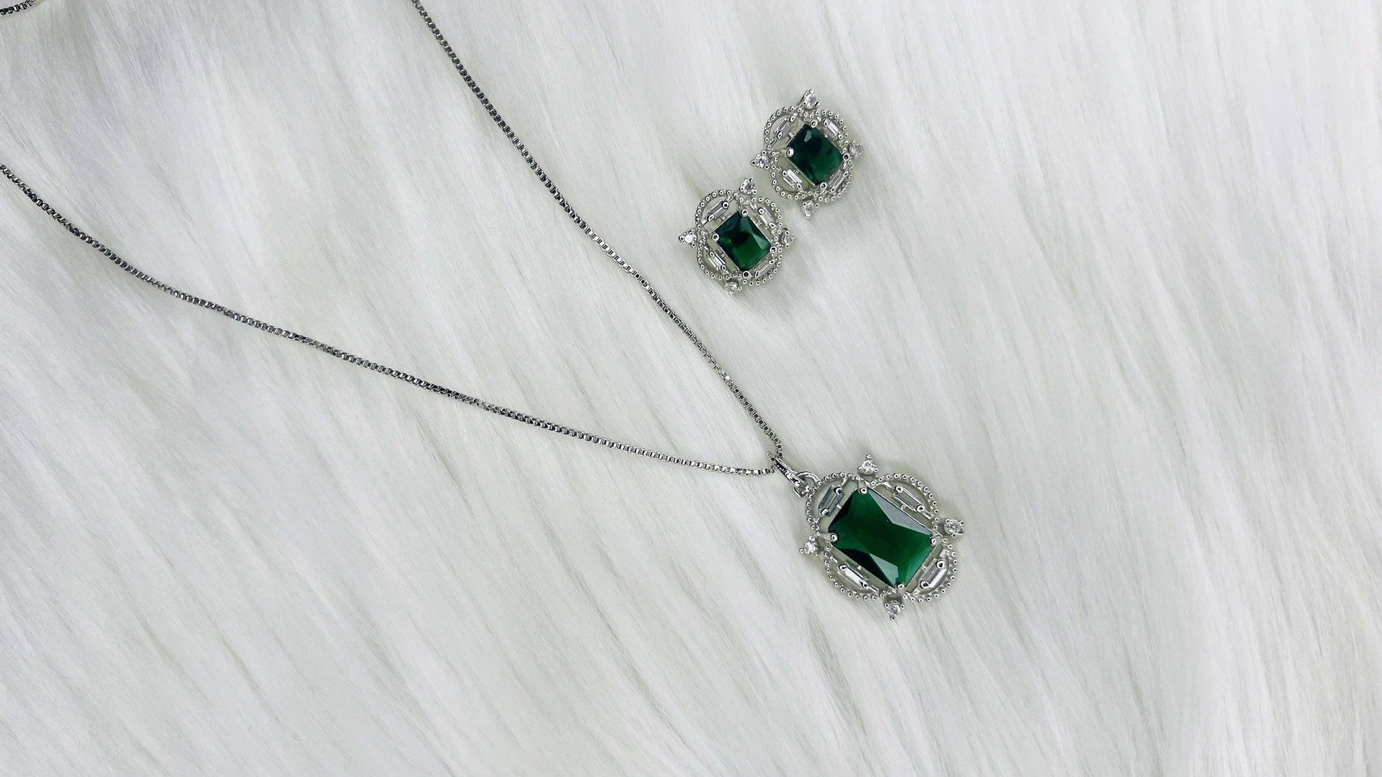 Emerald Whisper Set