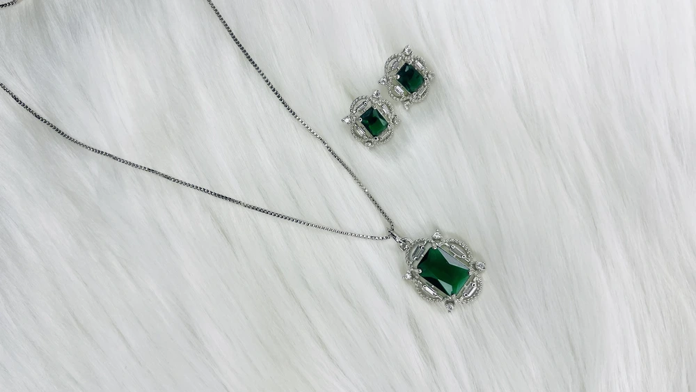 Emerald Whisper Set
