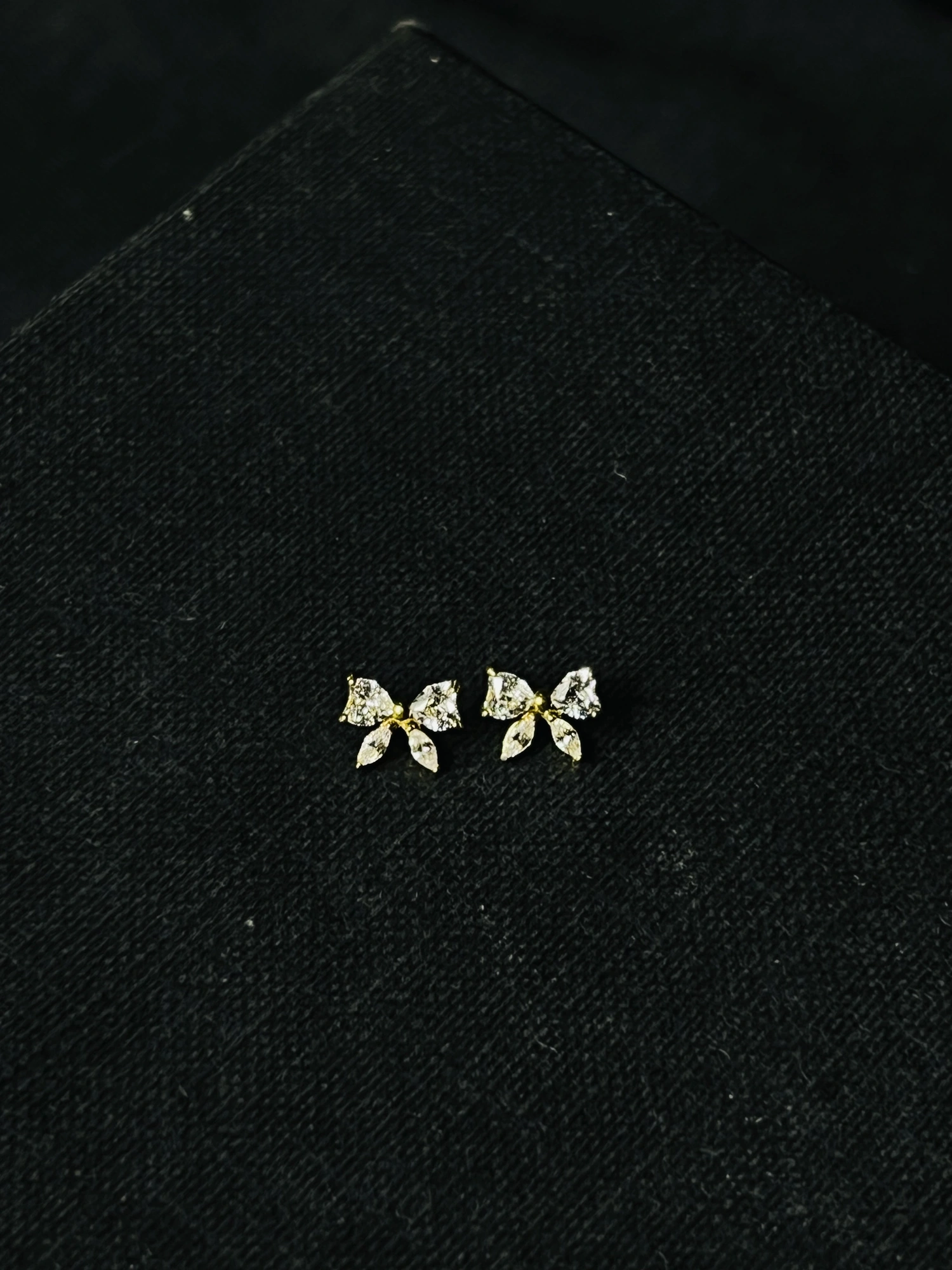 21 K bow ears studs/ nose ring