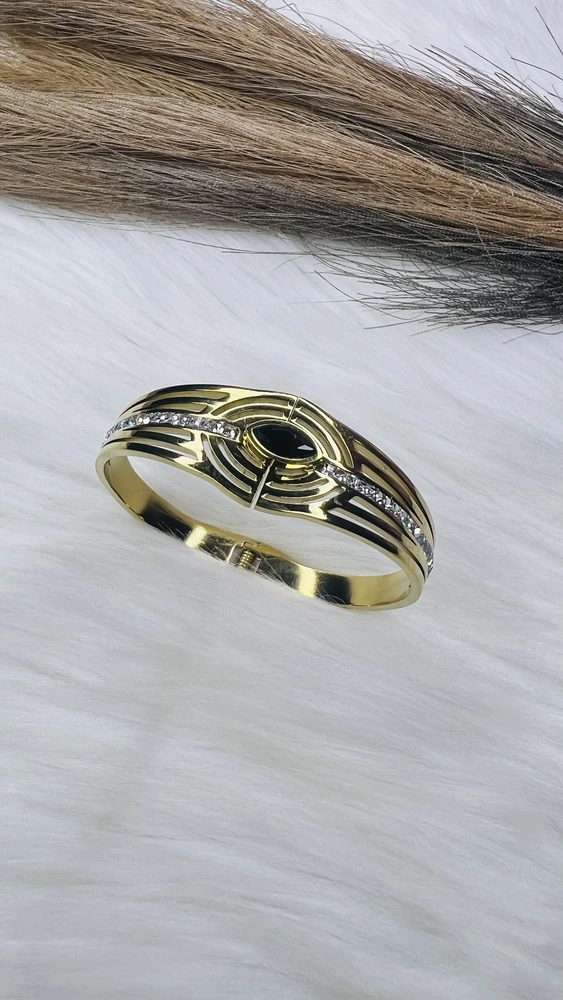     Royal Labyrinth Cuff