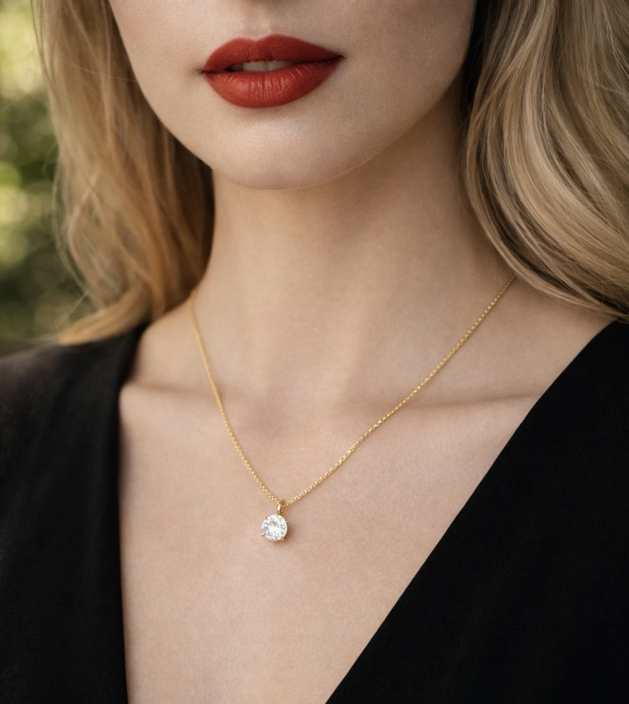 Single statement piece pendant 