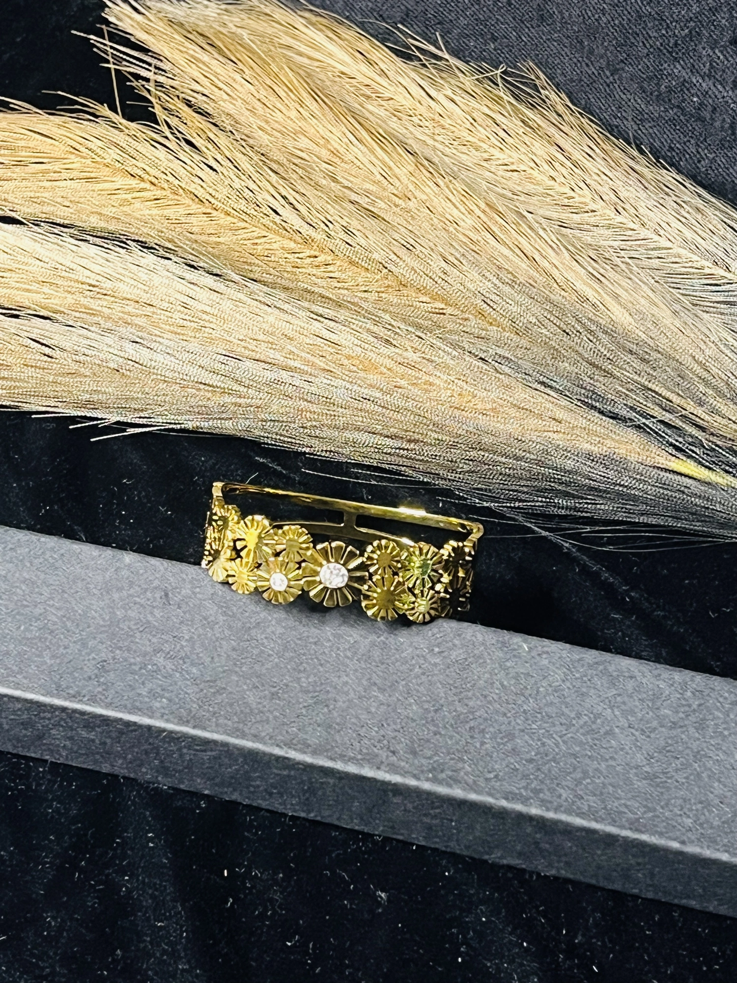 Daisy bloom handcuff, photo 2 of 3