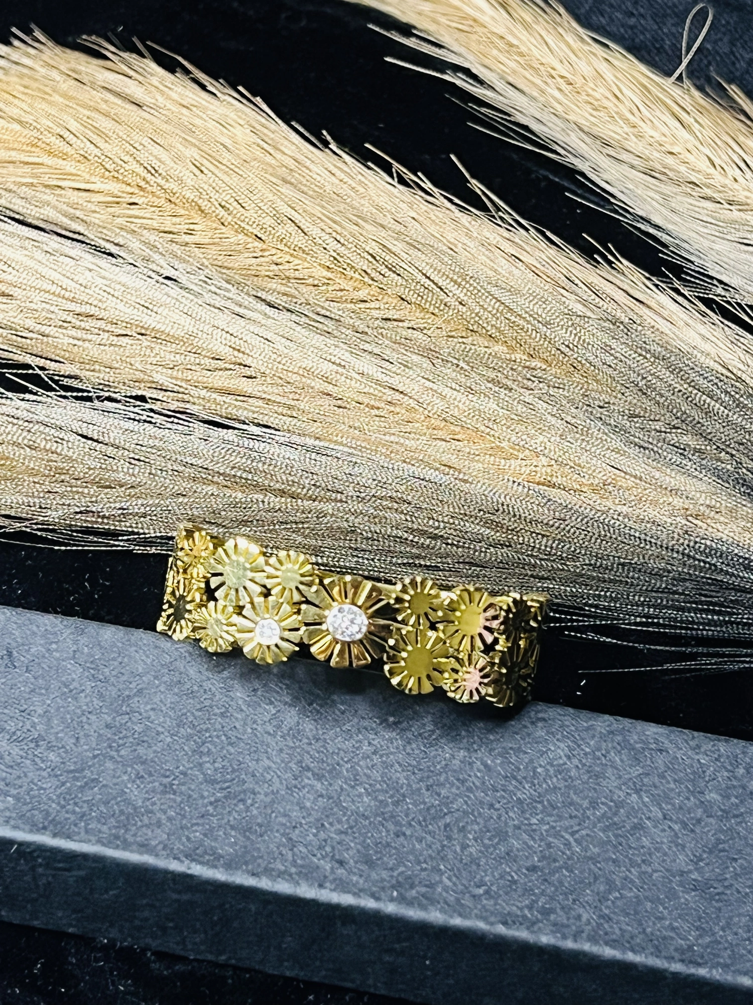 Daisy bloom handcuff, photo 3 of 3