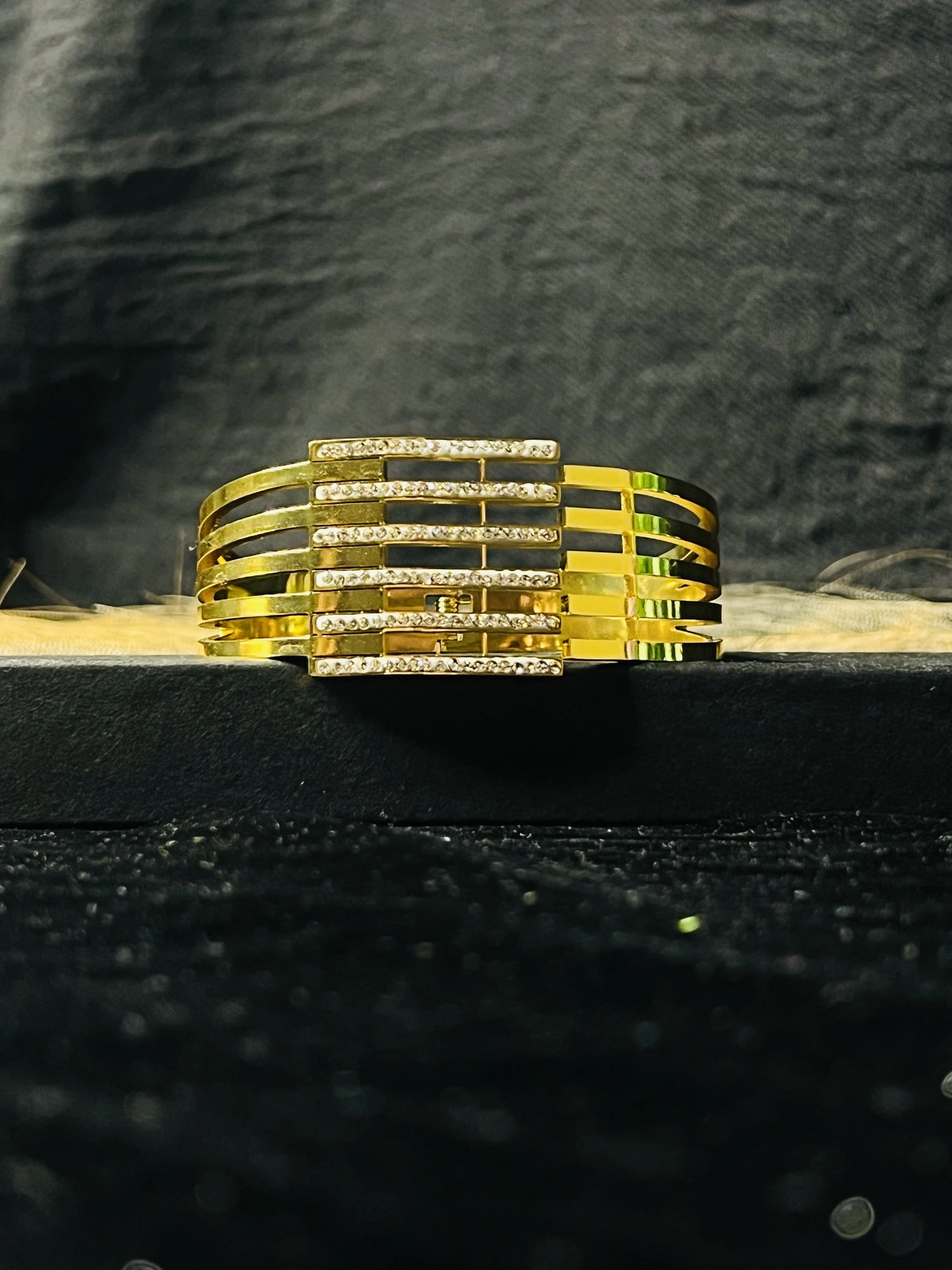 Aurora Gold Bar Handcuff, photo 1 of 3
