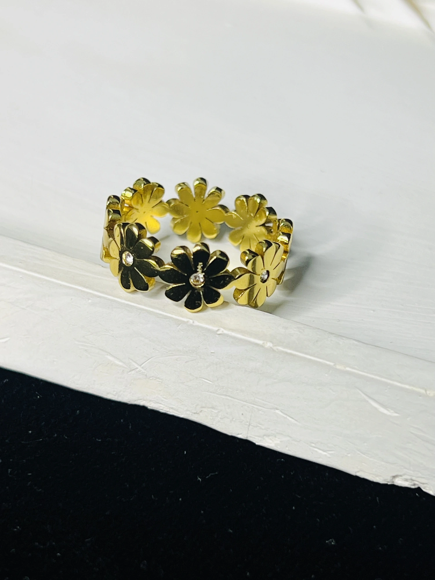 Daisy ring, photo 2 of 3